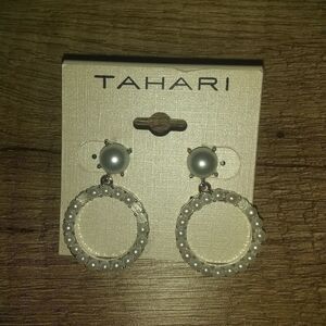 ⬇️⬇️⬇️Tahari White Pearl Stud Circle Earrings